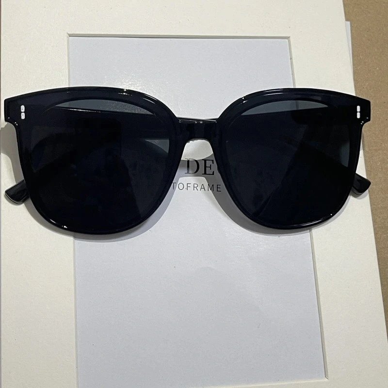 Unisex Sunglasses photo 4