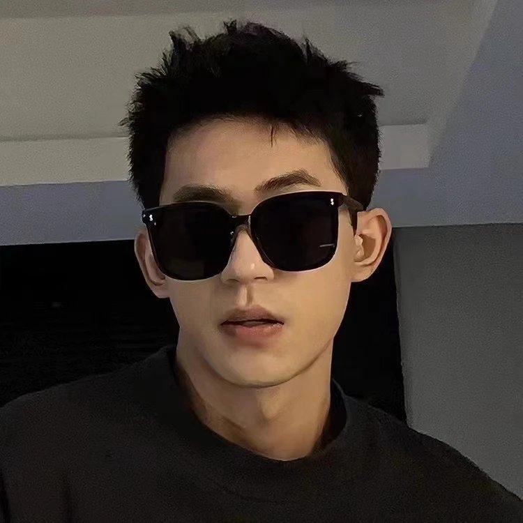 Unisex Sunglasses photo 3