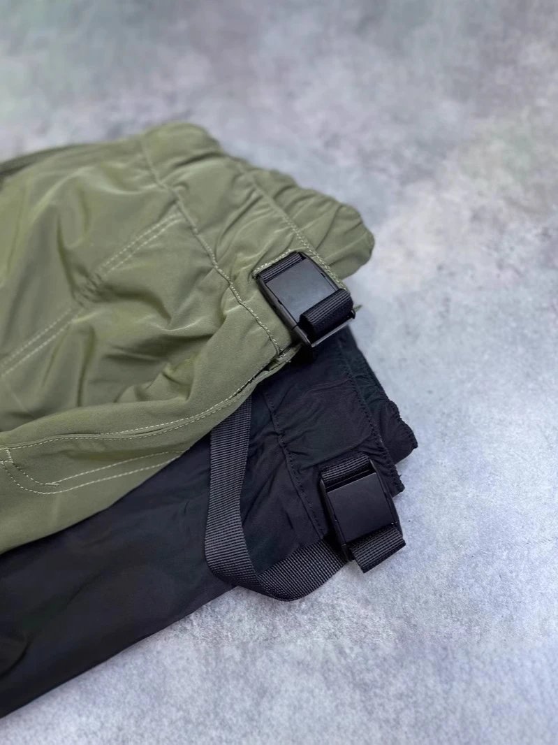 Casual Loose Functional Color-Blocked Five-Quarter Pants photo 4