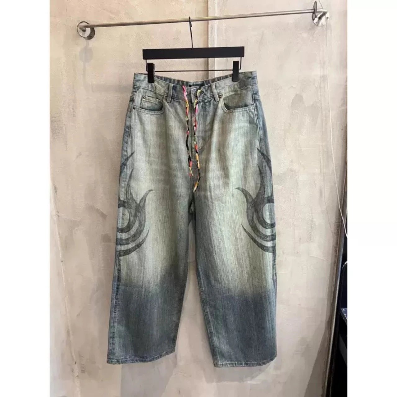 Loose-Fitting Washed Patchwork Jeans photo 4