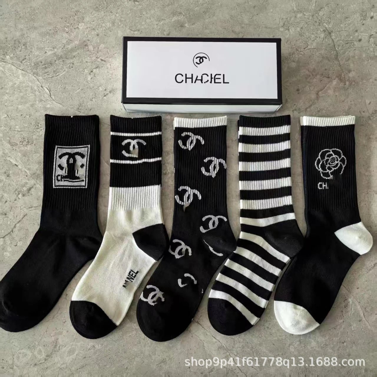 Couple Casual Mid-Calf Sports Cotton Socks photo 4