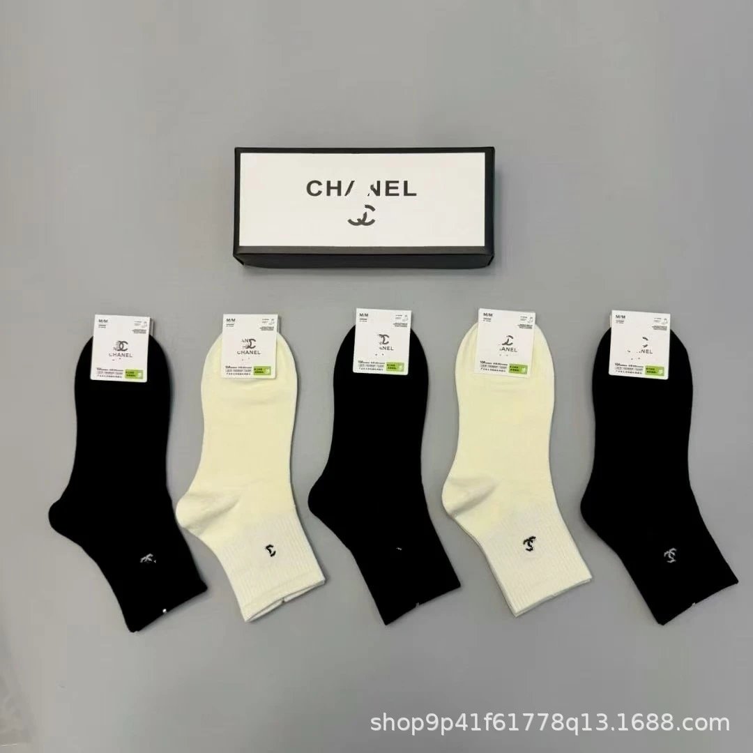 Couple Casual Mid-Calf Sports Cotton Socks photo 6