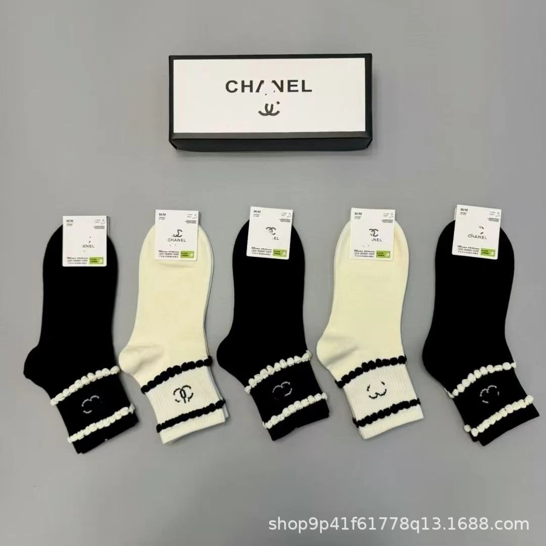 Couple Casual Mid-Calf Sports Cotton Socks photo 8