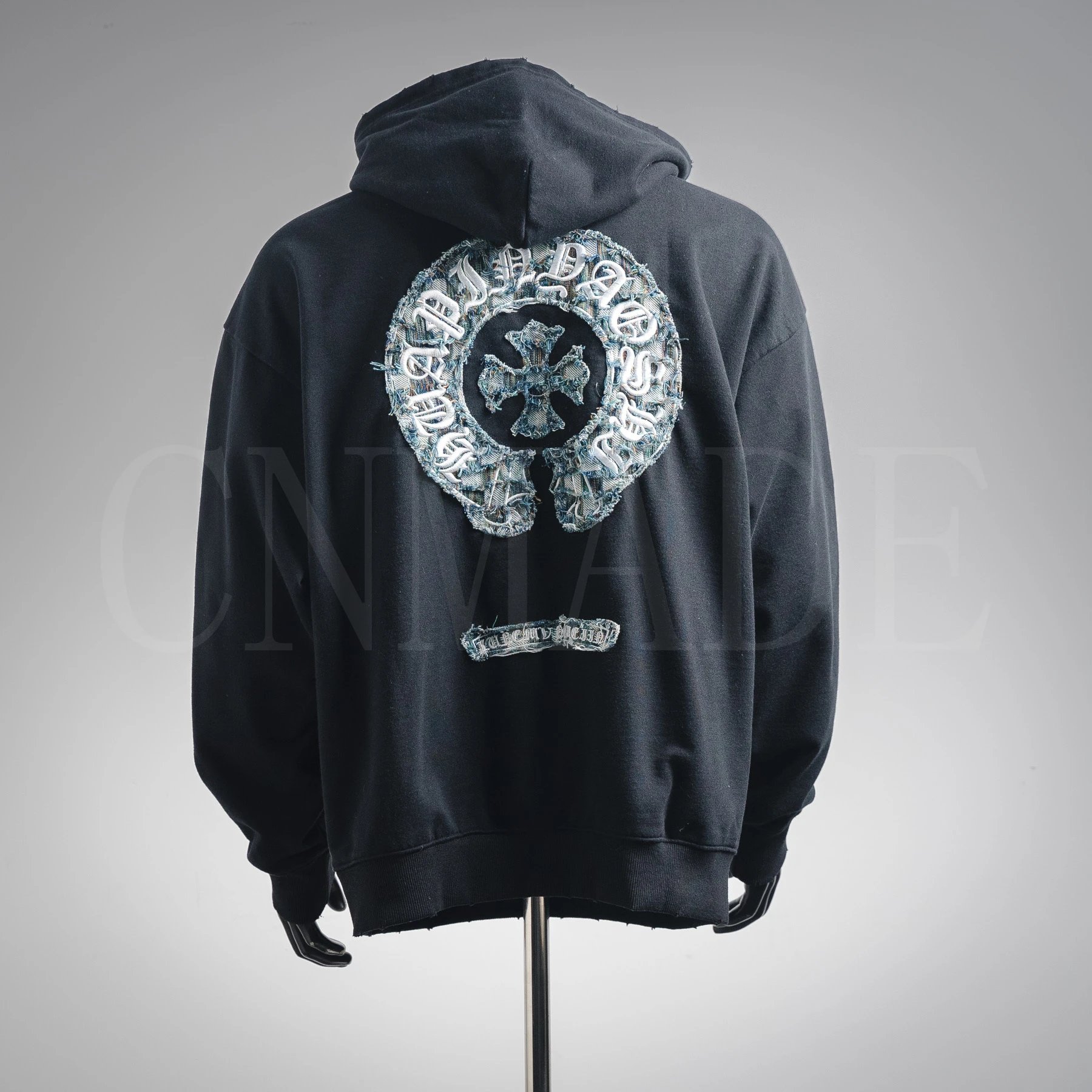 水洗黑-马蹄标识贴布刺绣水洗烧花连帽卫衣