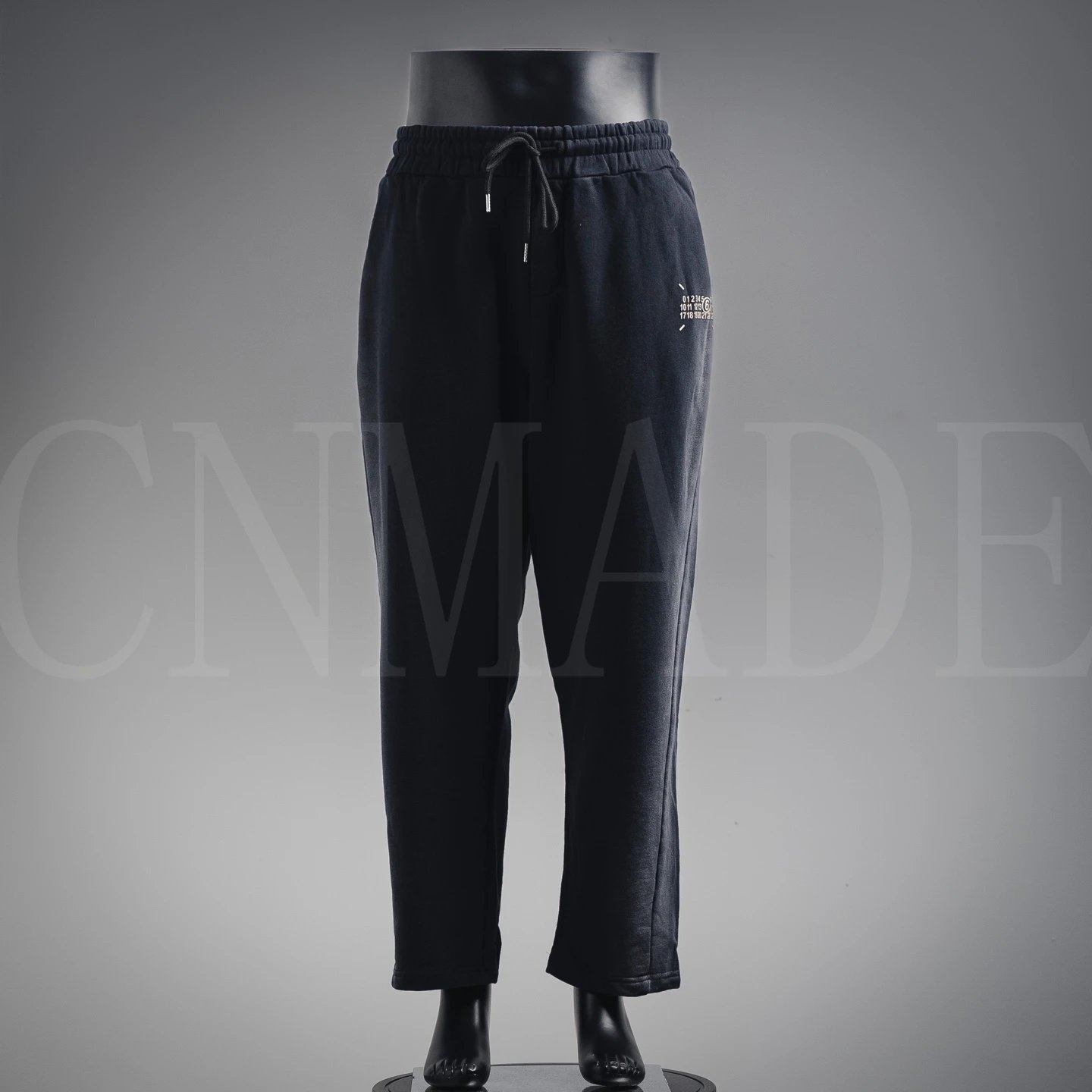 MM6 25ss 刺绣水洗喷墨长裤