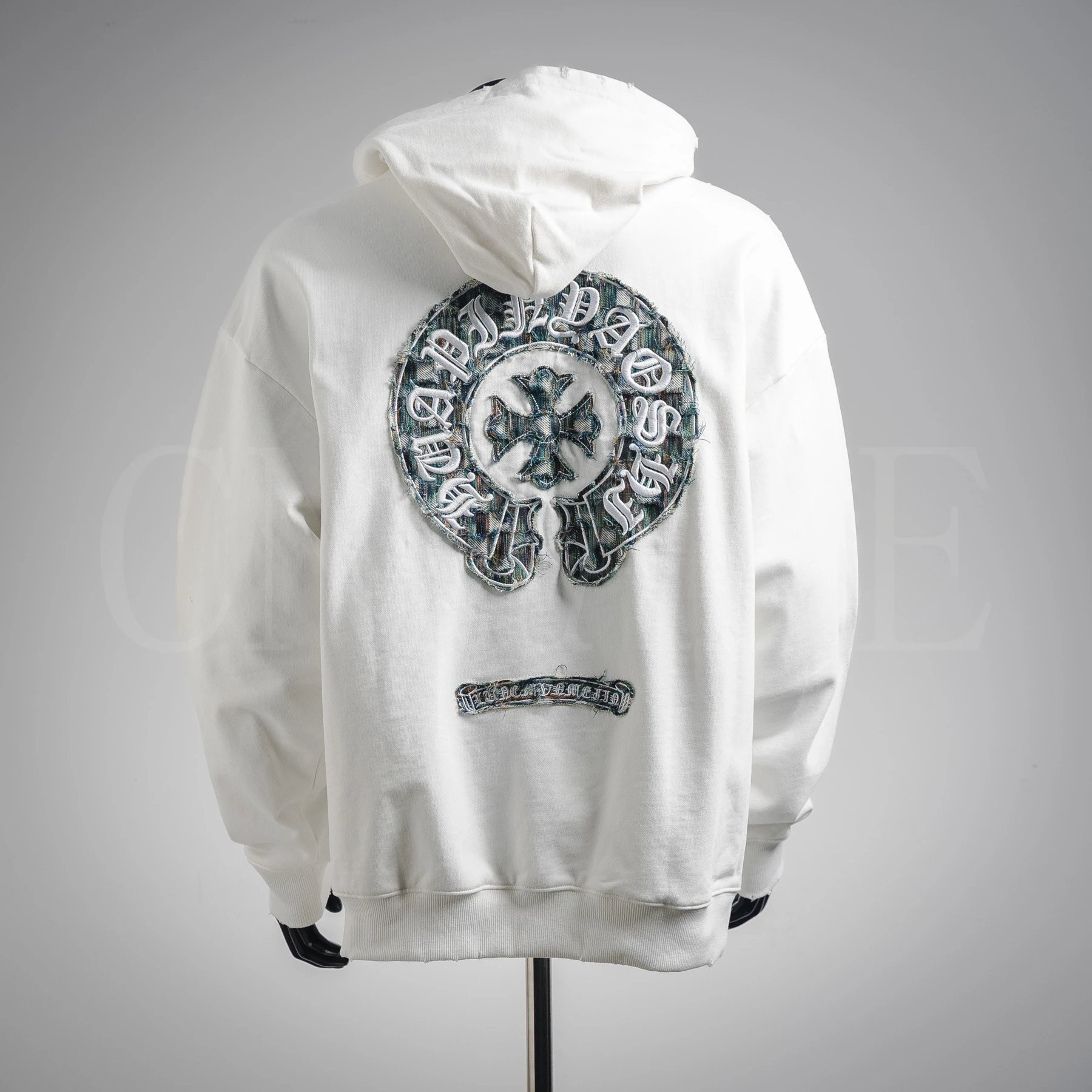 水洗白-马蹄标识贴布刺绣水洗烧花连帽卫衣