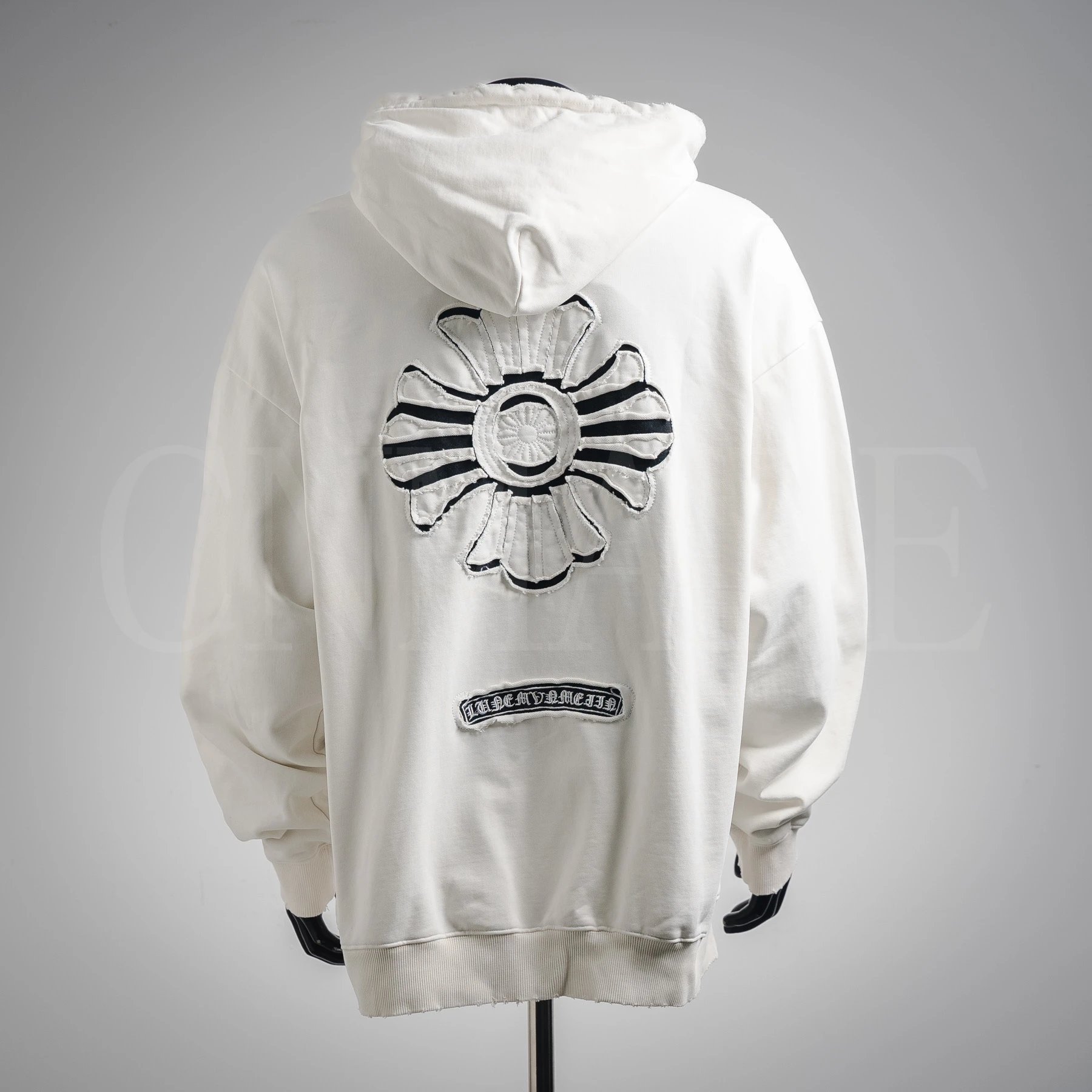 水洗白-十字架标识贴布刺绣水洗烧花连帽卫衣