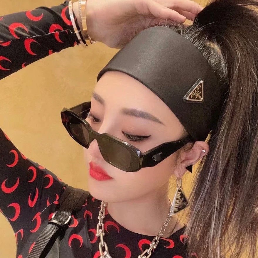 Ruixin Geometric Black Oversized Sunglasses