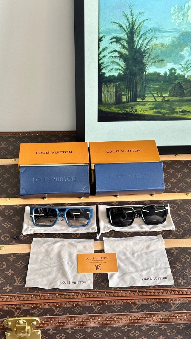  Louis Vuitton Louis Vuitton Blue Square Gradient Sunglasses - Buy on Kakobuysheetfind