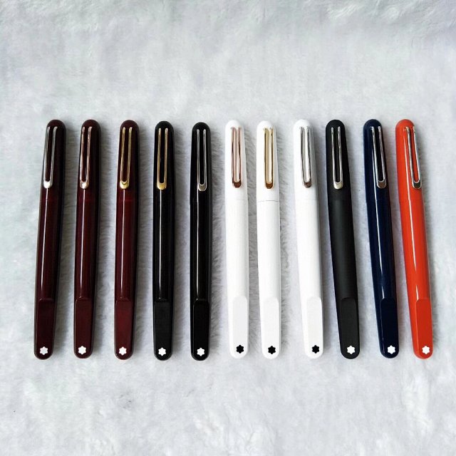 Montblanc Montblanc Classic Burgundy Fountain Pen Gold Clip - Buy on Mulebuy Sheets