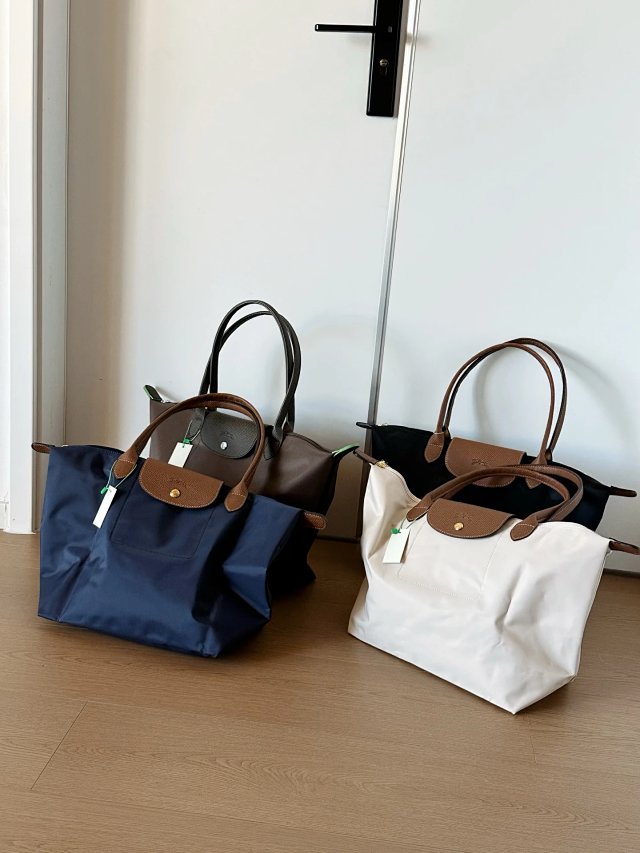 lululemon Lululemon Off White Nylon Leather Tote Bag - Buy on Kakobuysheetfind