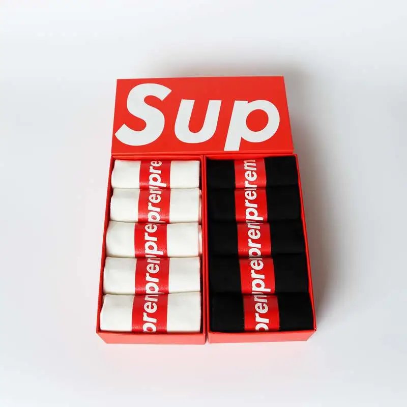 Supreme Logo Print White Graphic Socks Set