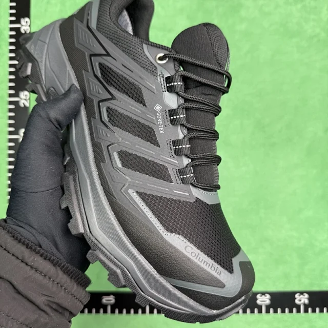 Columbia Sneakers GORE-TEX trail hiking product detail image 9