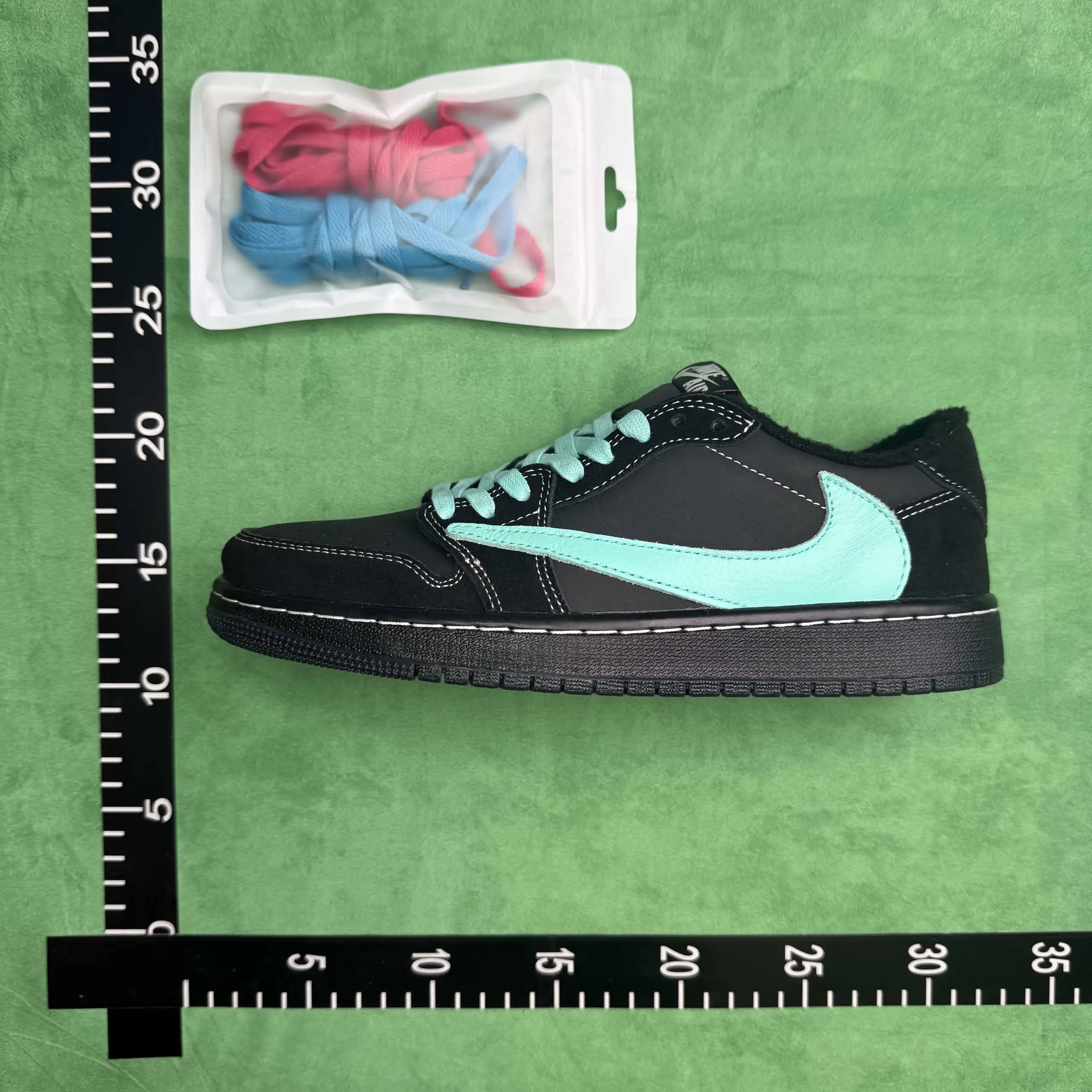 Jordan 1 Retro Low OG SP Travis Scott Tiffany