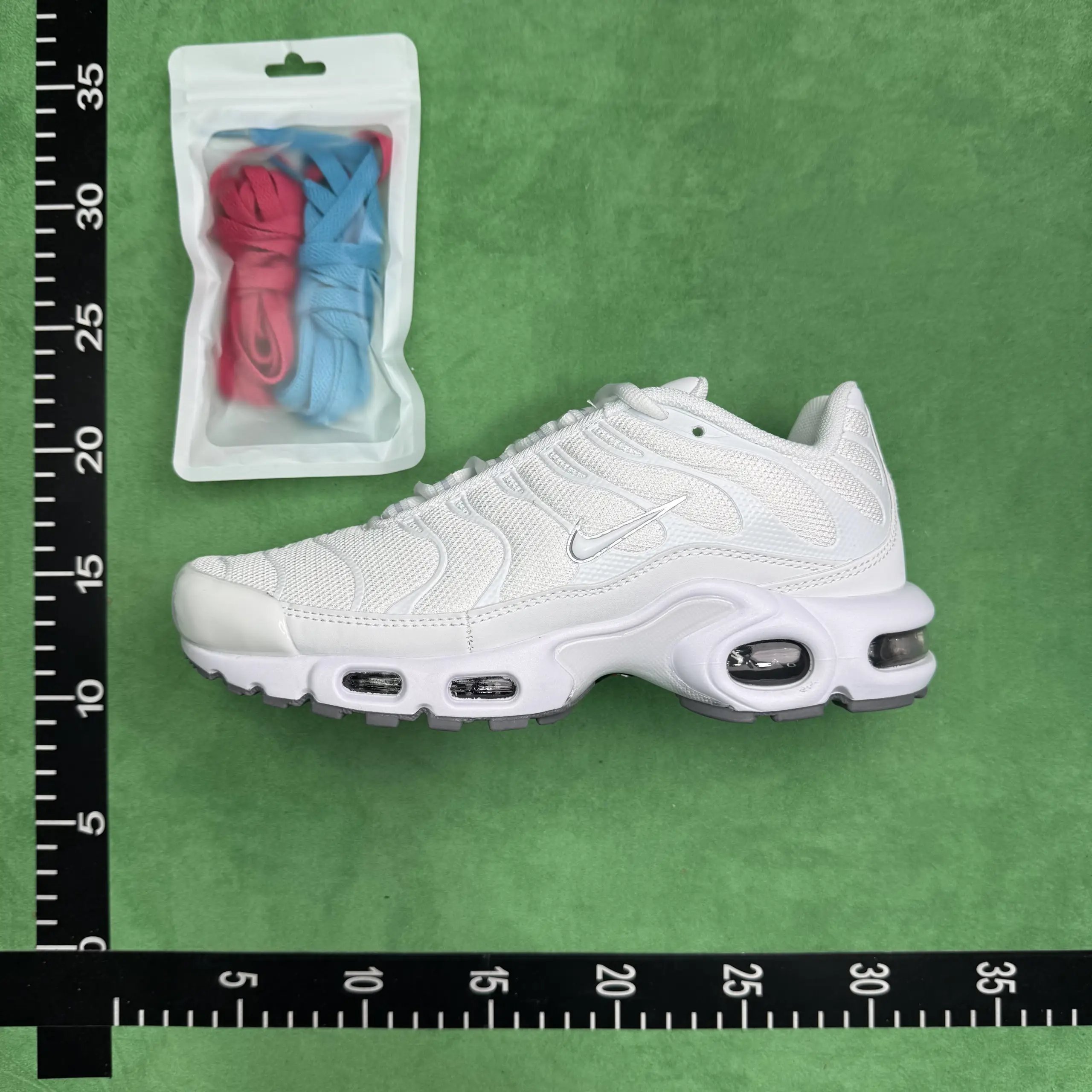 1.604133-139 All White with Gray Sole