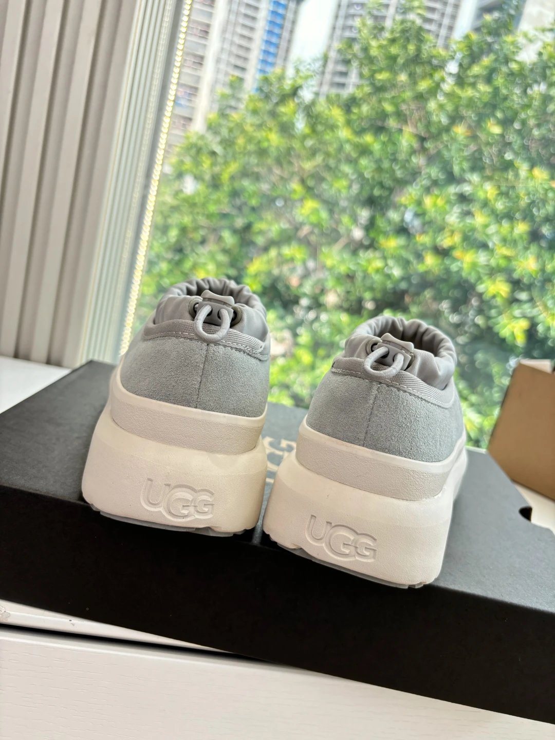 UGG G026 Unisex Slip-Resistant EVA Platform Grey Shoes​  - Gallery Image 9 - Detailed View