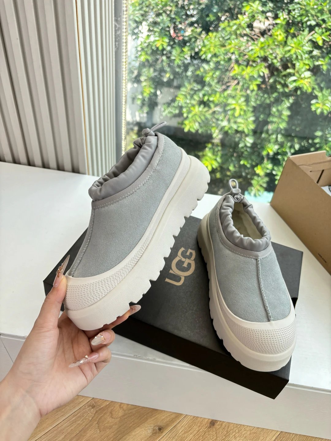 UGG G026 Unisex Slip-Resistant EVA Platform Grey Shoes - Gallery Image 5 - Detailed View