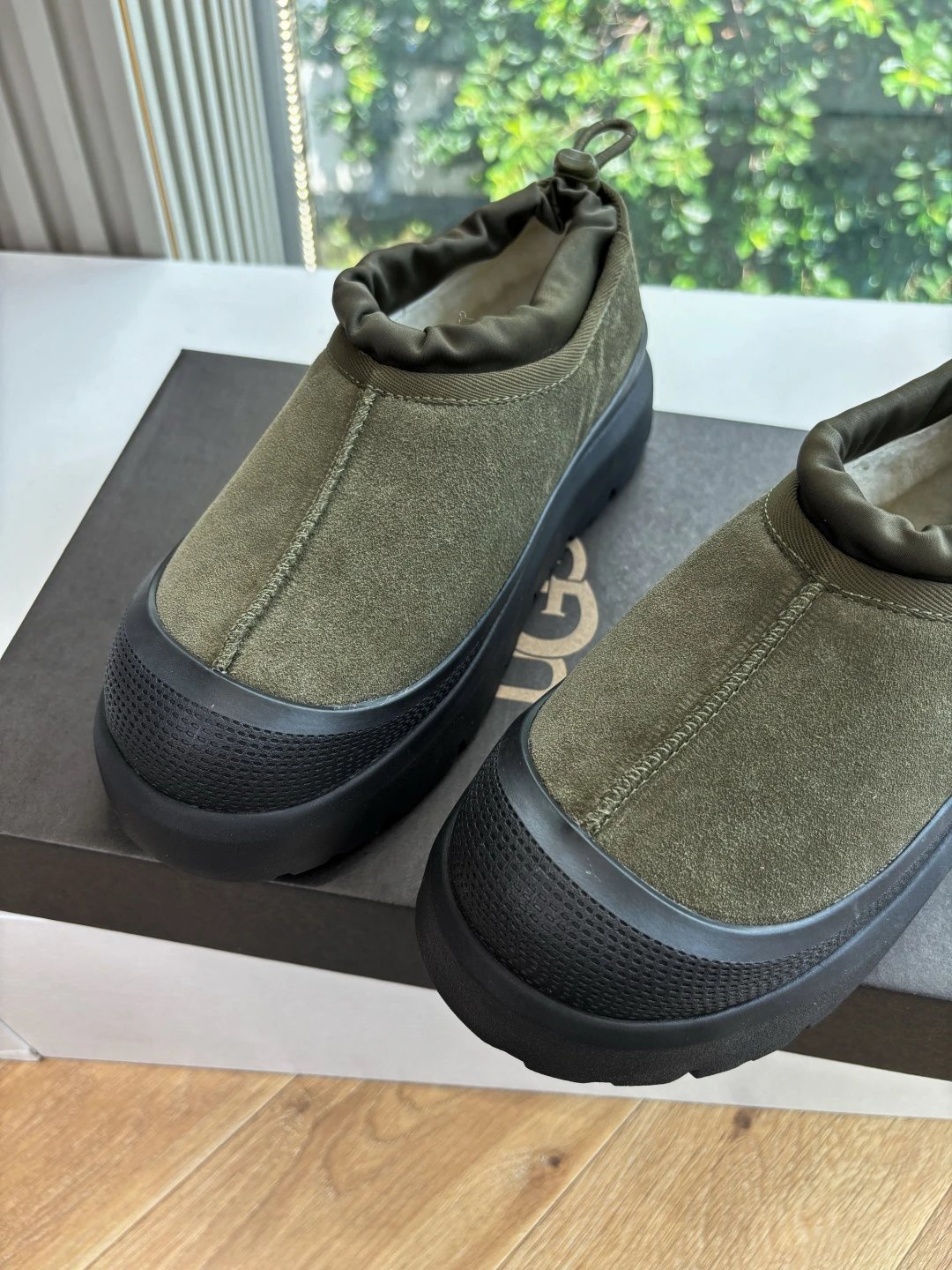 UGG G026 Unisex Green Platform Casual Shoes, FW New - Gallery Image 9 - Detailed View