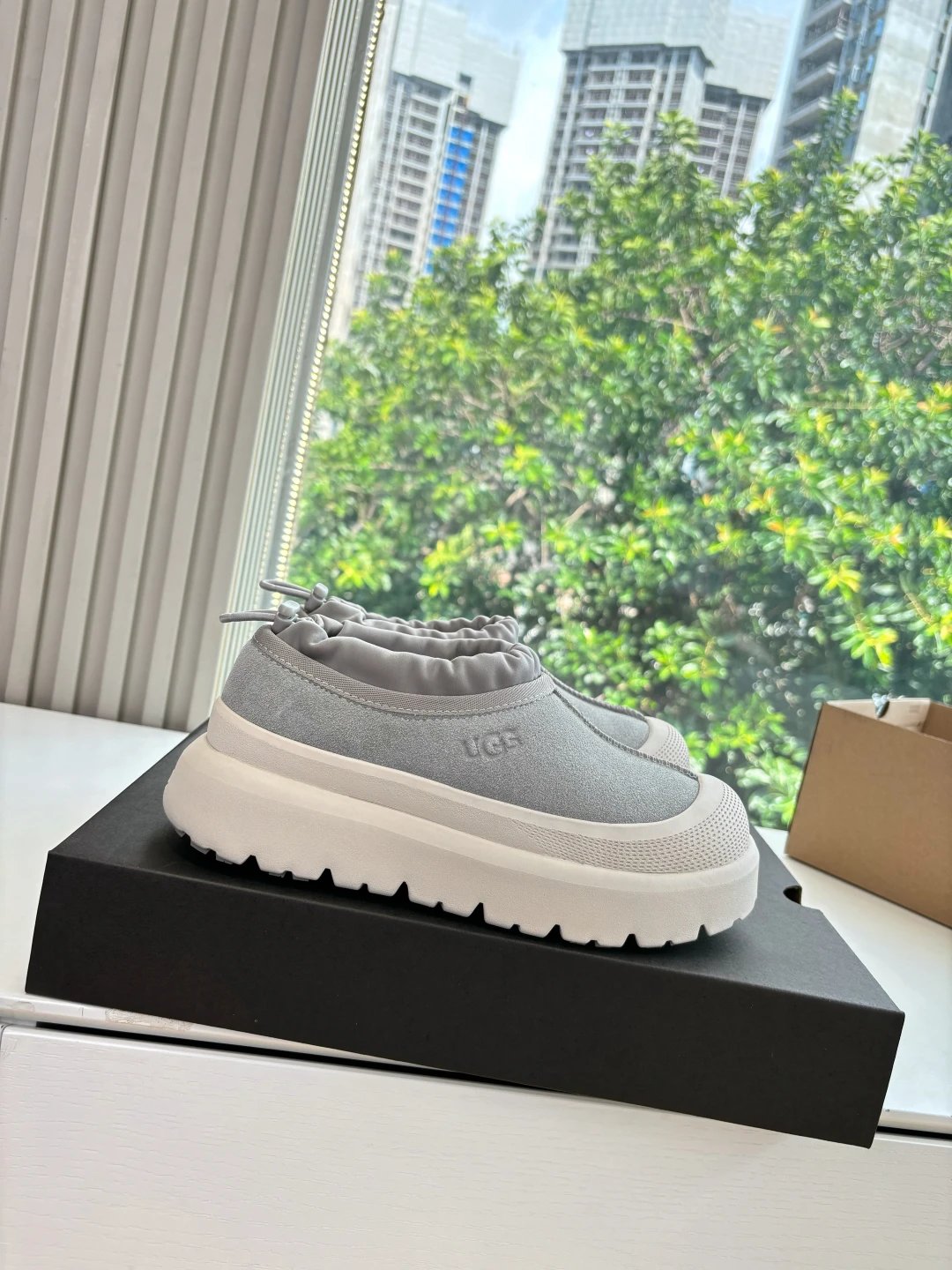 UGG G026 Unisex Slip-Resistant EVA Platform Grey Shoes - Gallery Image 7 - Detailed View