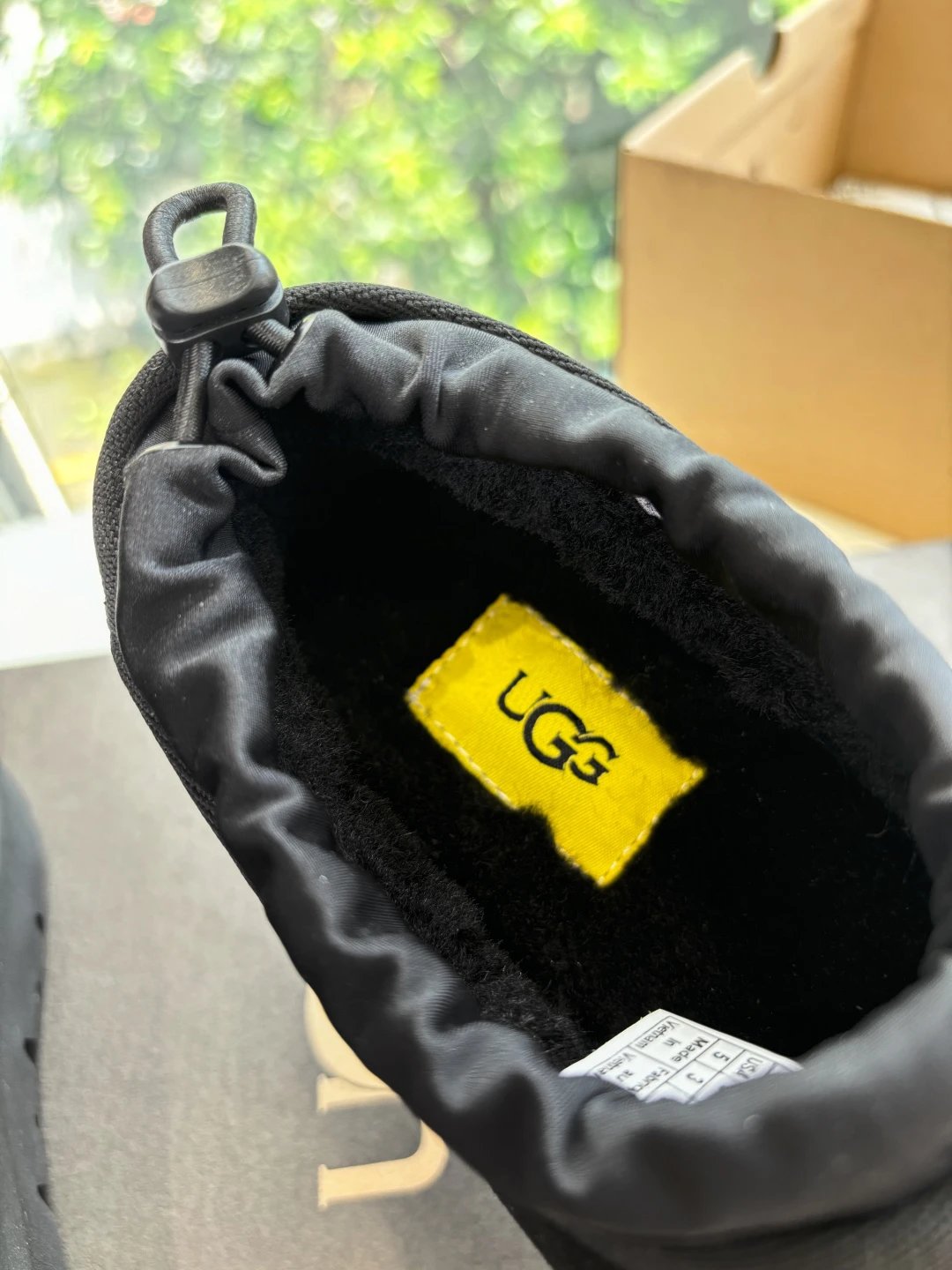 UGG G026 Unisex Platform Shoes, Black, Fall-Winter​ - Gallery Image 7 - Detailed View