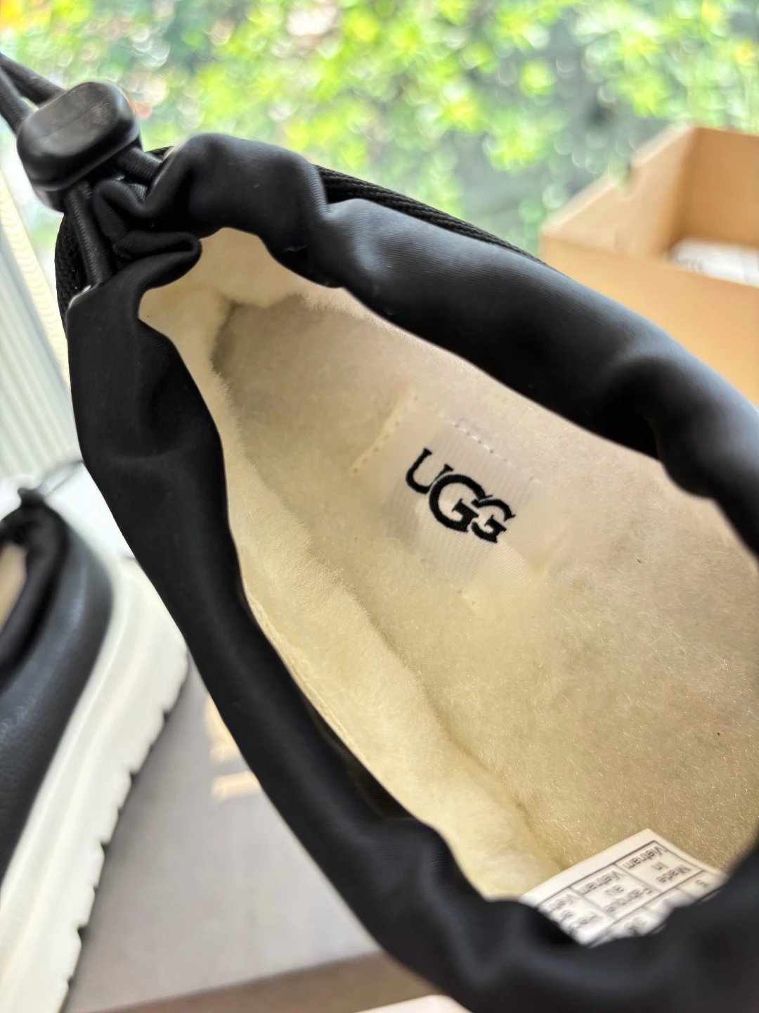 UGG G026 Unisex Suede & Shearling Platform Black Casual Shoes - Gallery Image 8 - Detailed View