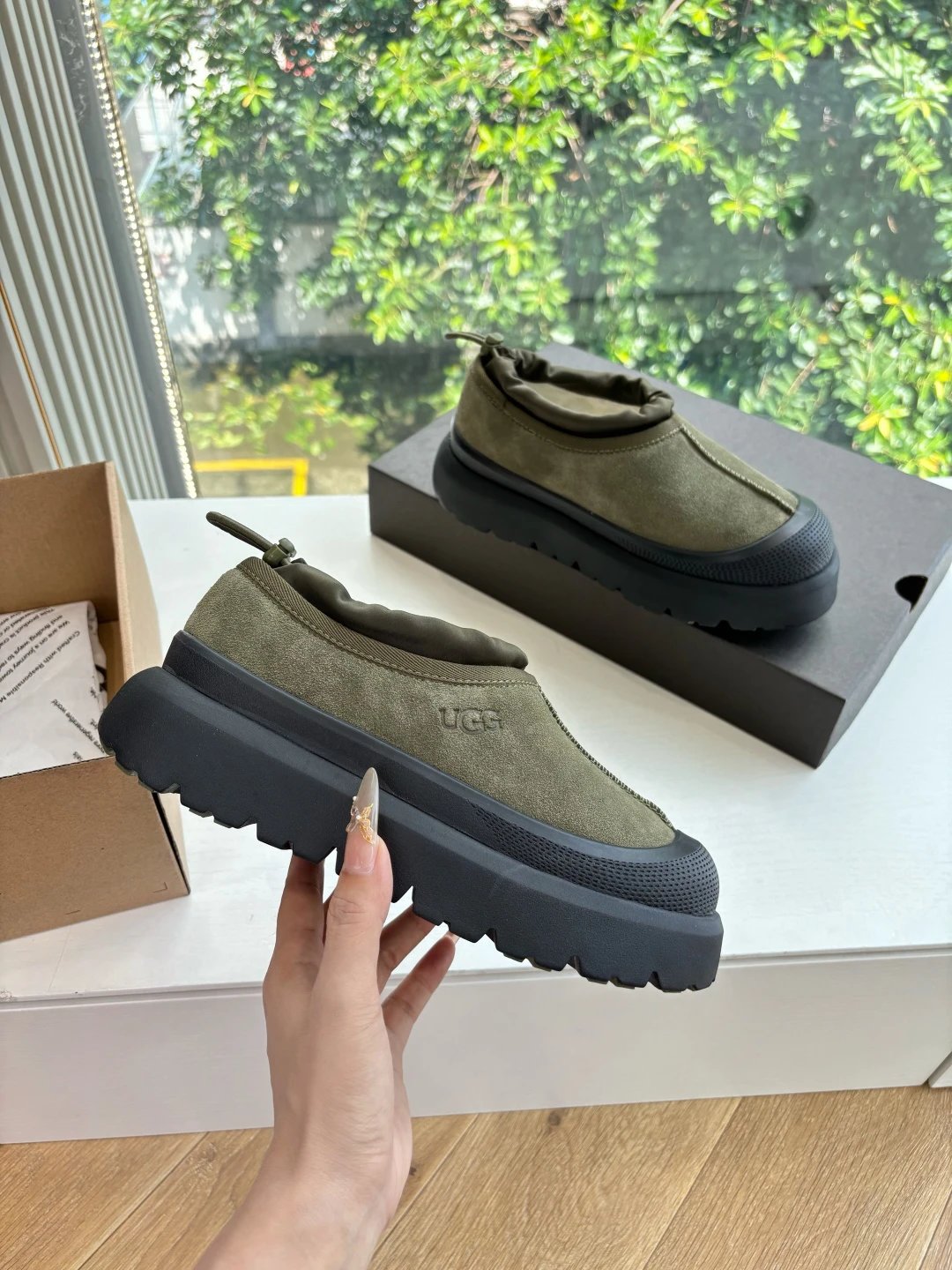 UGG G026 Unisex Green Platform Casual Shoes, FW New - Gallery Image 4 - Detailed View