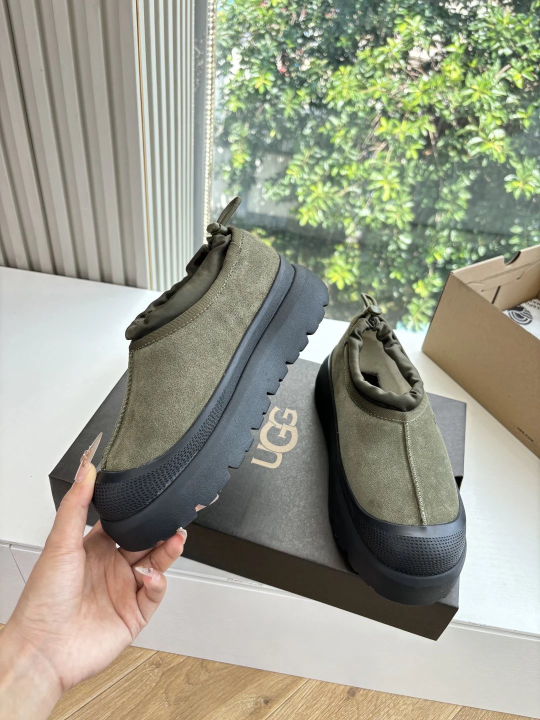 UGG G026 Unisex Green Platform Casual Shoes, FW New - Gallery Image 6 - Detailed View