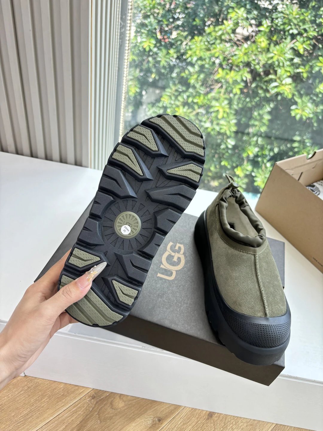 UGG G026 Unisex Green Platform Casual Shoes, FW New - Gallery Image 7 - Detailed View