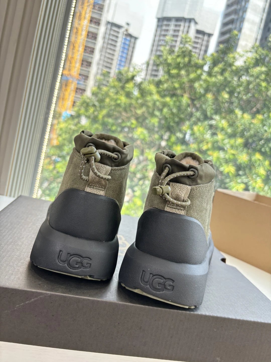 UGGG026 FW New Green Platform Slippers - Gallery Image 9 - Detailed View