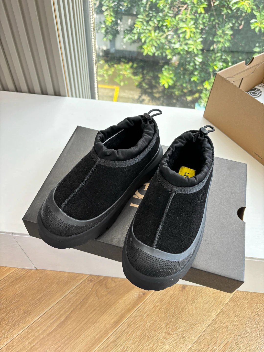 UGG G026 Unisex Platform Shoes, Black, Fall-Winter​ - Gallery Image 4 - Detailed View