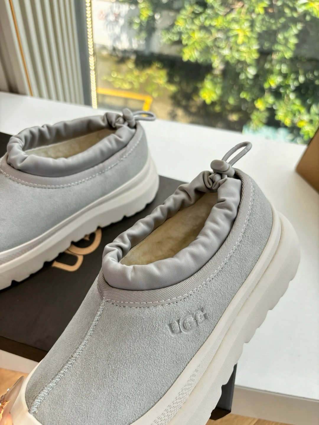 UGG G026 Unisex Slip-Resistant EVA Platform Grey Shoes - Gallery Image 8 - Detailed View
