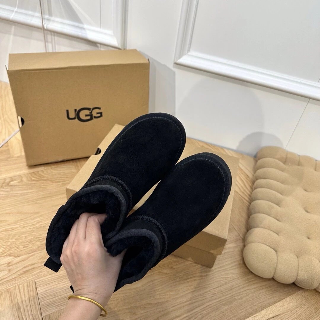 UGG FW Mini Platform Shearling Blck Boots, Anti-Slip - Gallery Image 6 - Detailed View