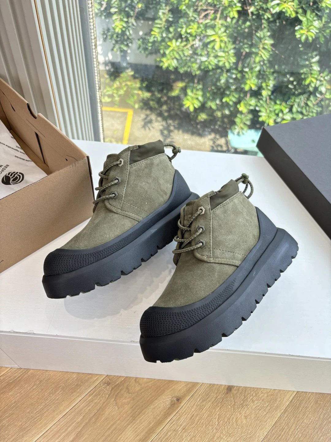 UGGG026 FW New Green Platform Slippers - Gallery Image 3 - Detailed View