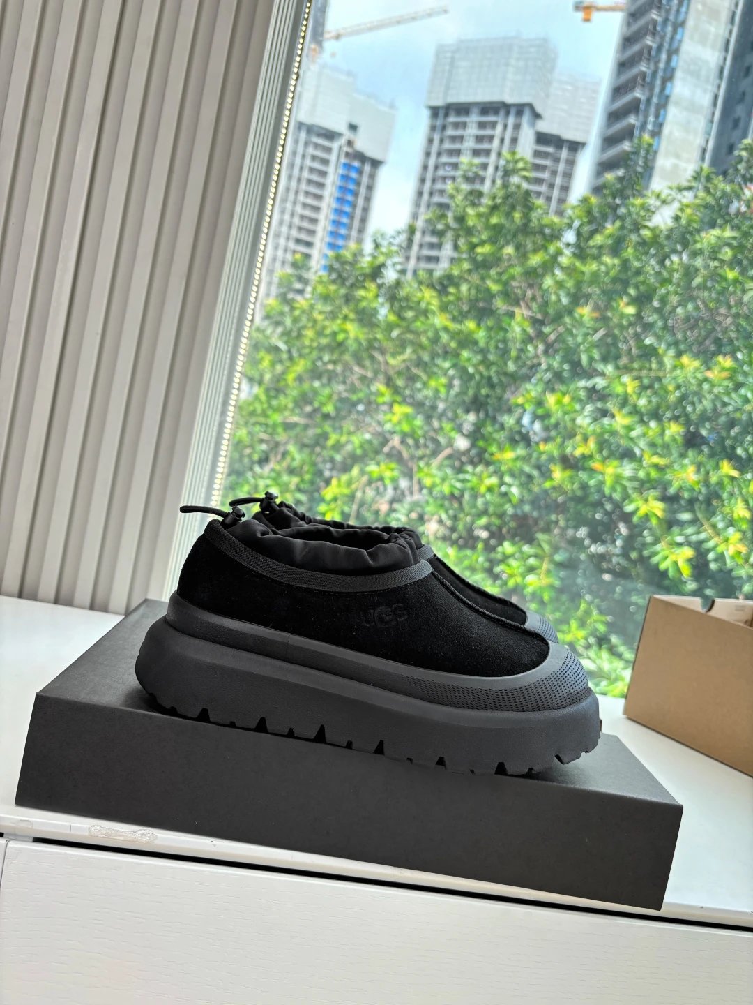 UGG G026 Unisex Platform Shoes, Black, Fall-Winter​ - Gallery Image 9 - Detailed View