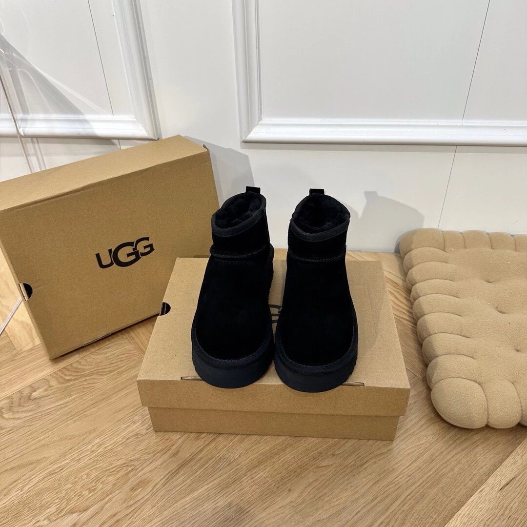 UGG FW Mini Platform Shearling Blck Boots, Anti-Slip - Gallery Image 2 - Detailed View