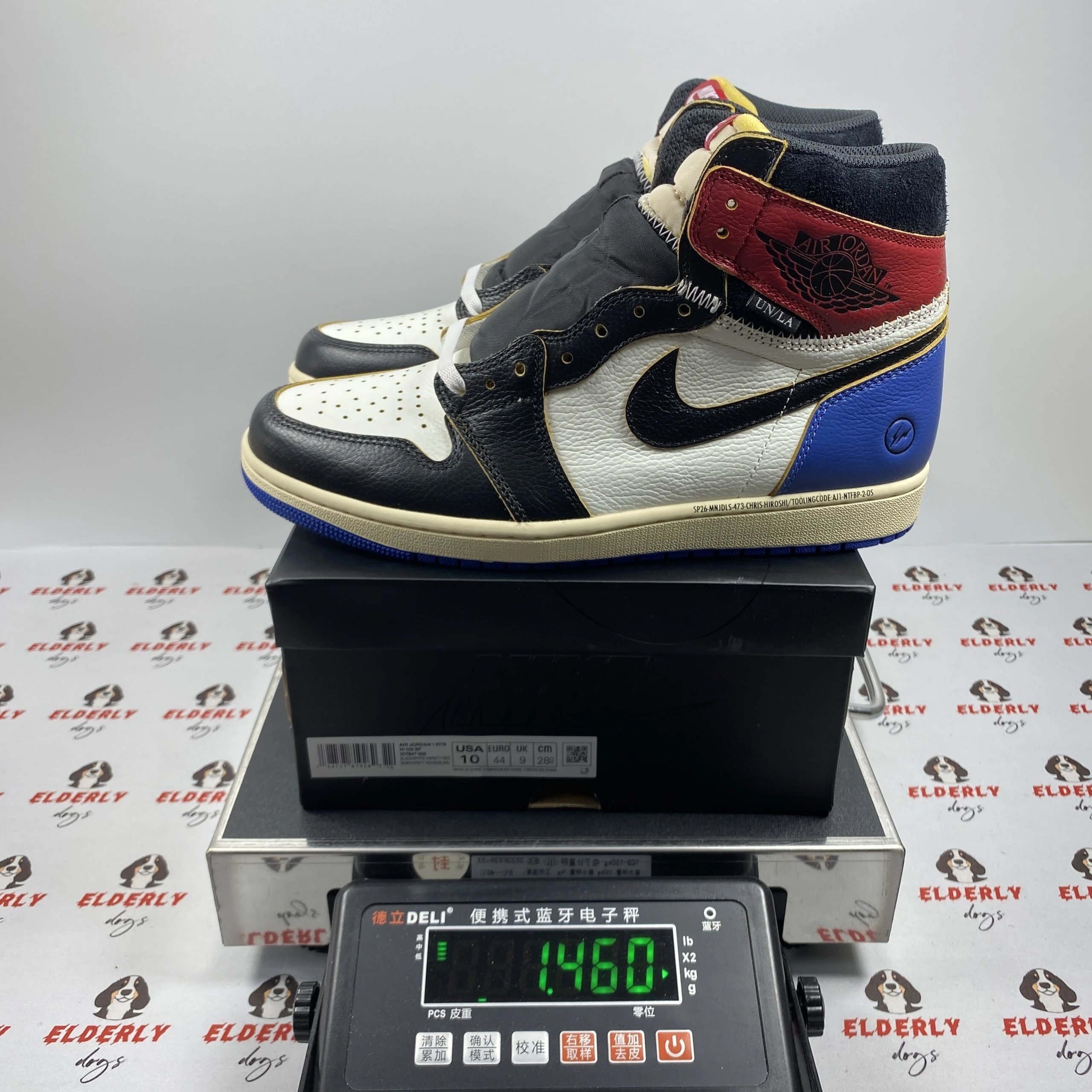 IO7847-002 Black, White, and Red
