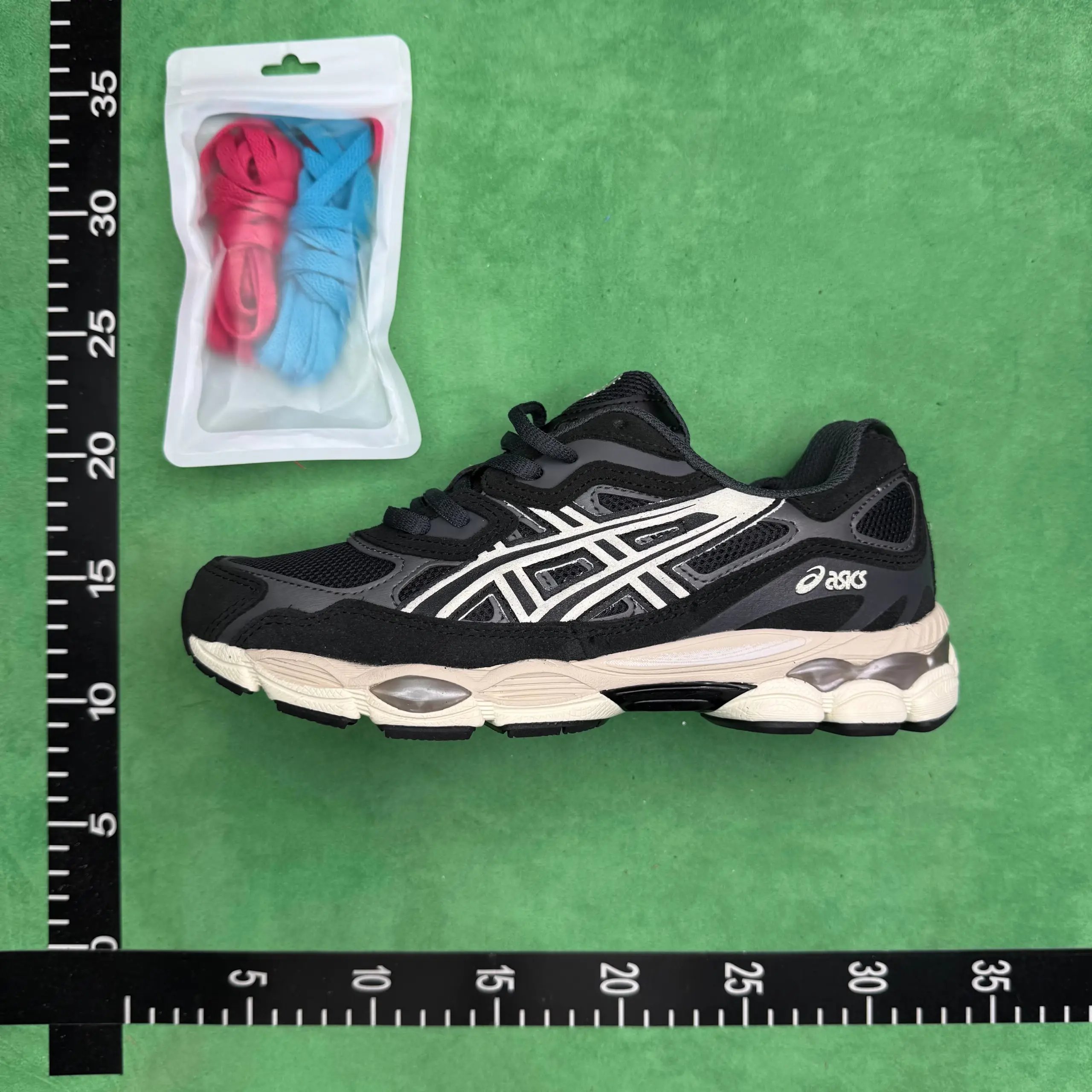 17.1203A663-002 Black/White