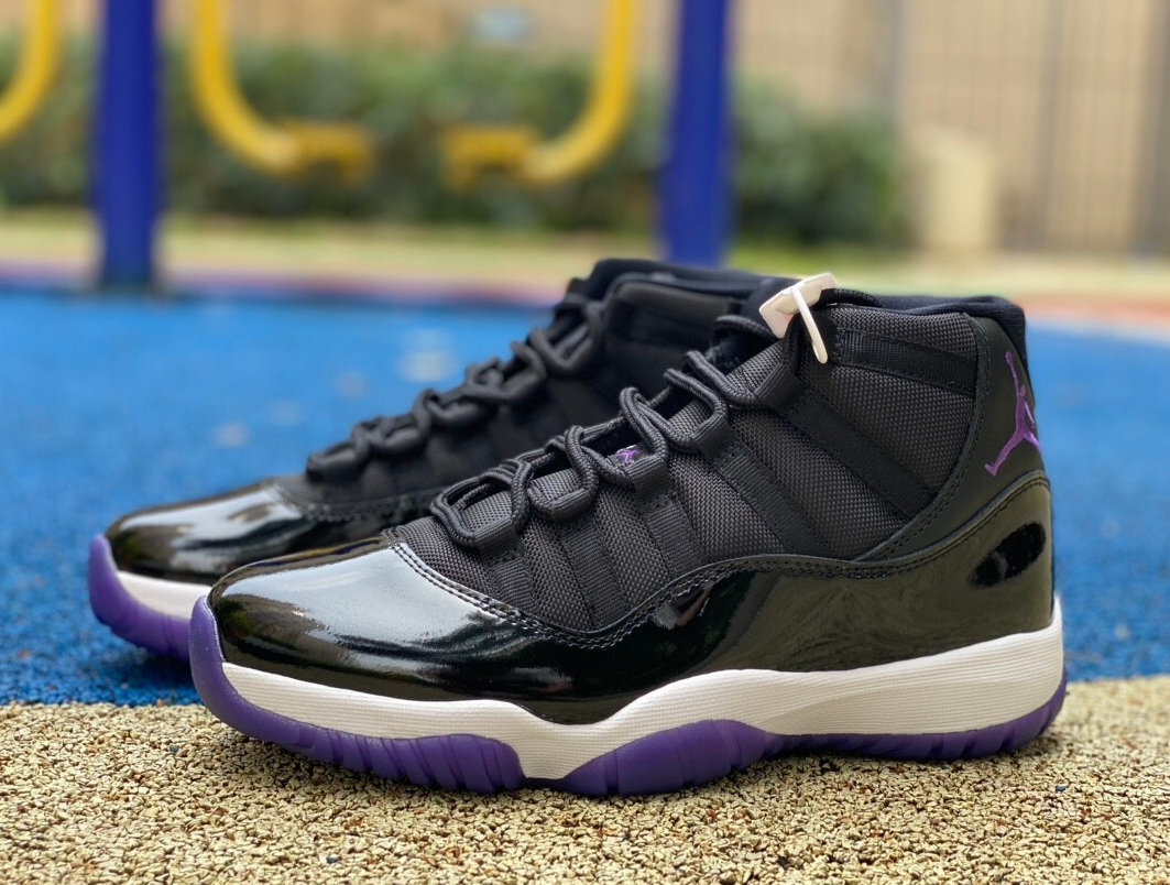 Air Jordan 11 Black 
