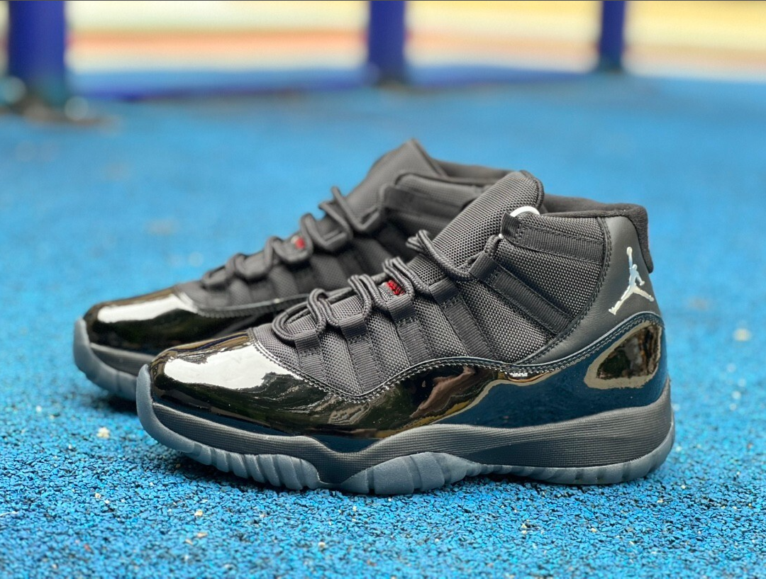 Air Jordan 11 Black 