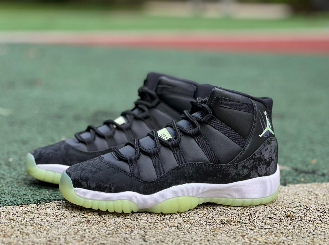 Air Jordan 11 Black 