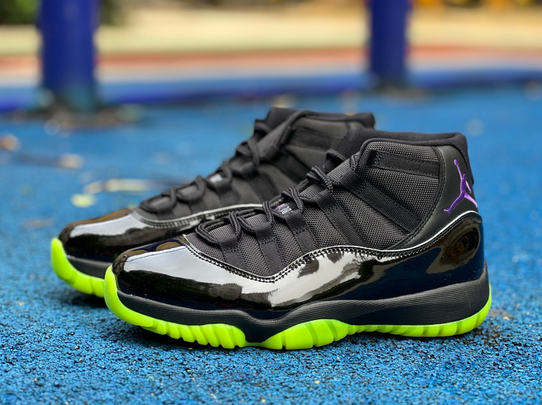 Air Jordan 11 Black 