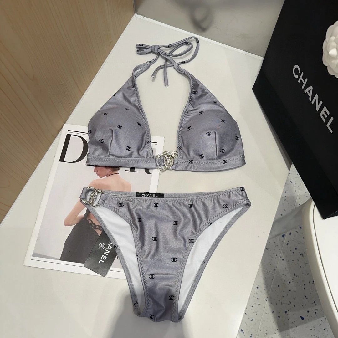 Swimsuit photo 7