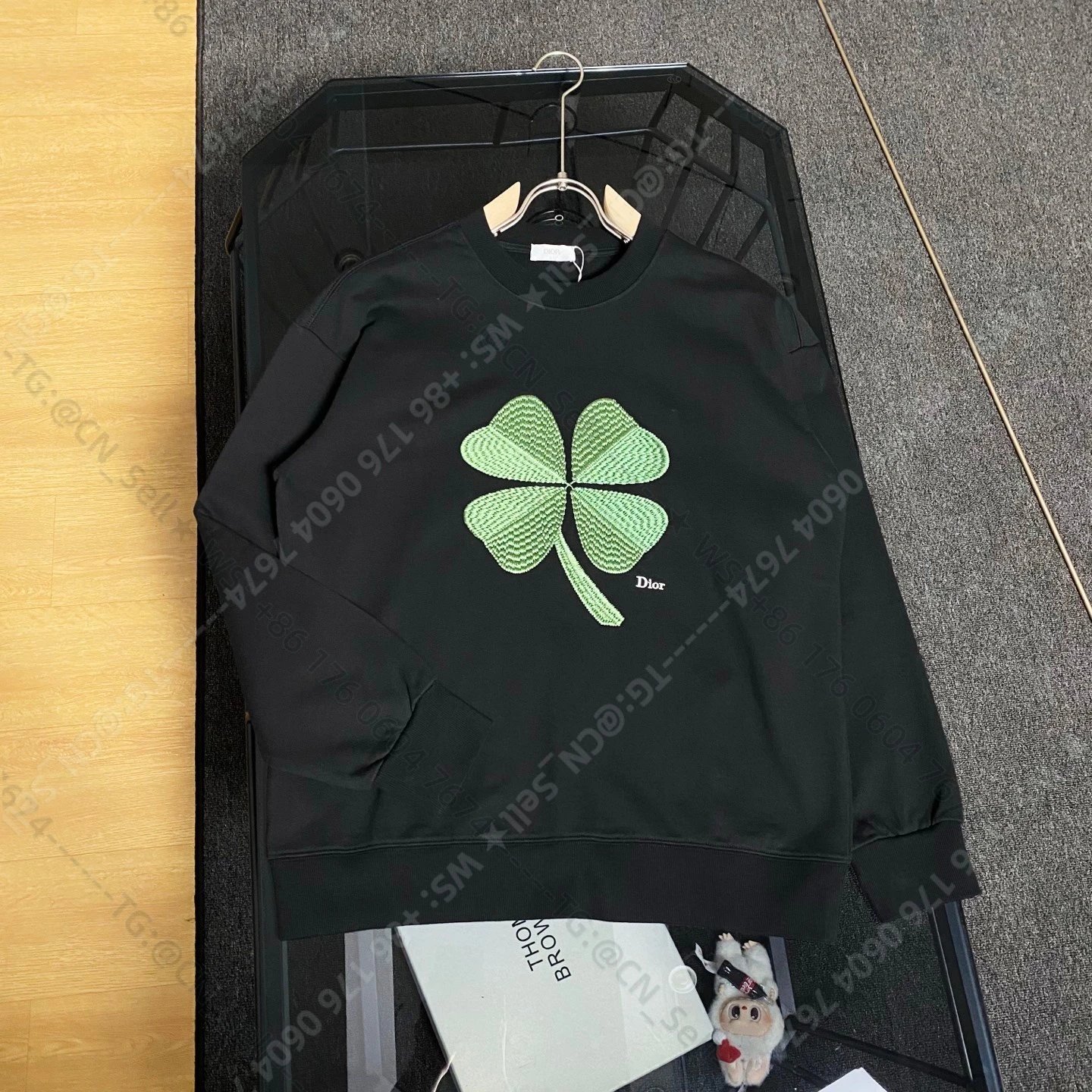 Burberry Mixed crewneck sweatshirt designs — D-10