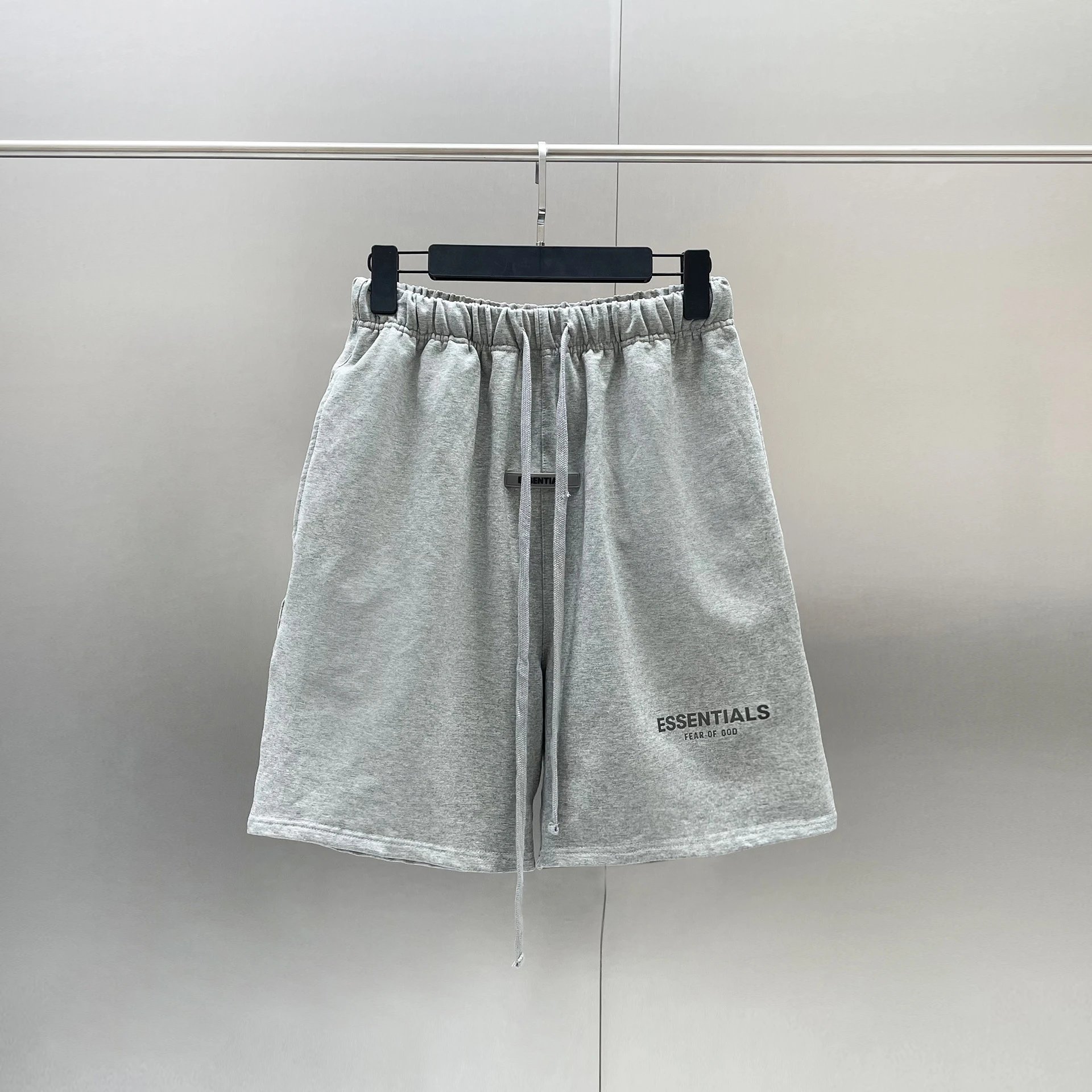 ESSENTIALS 02