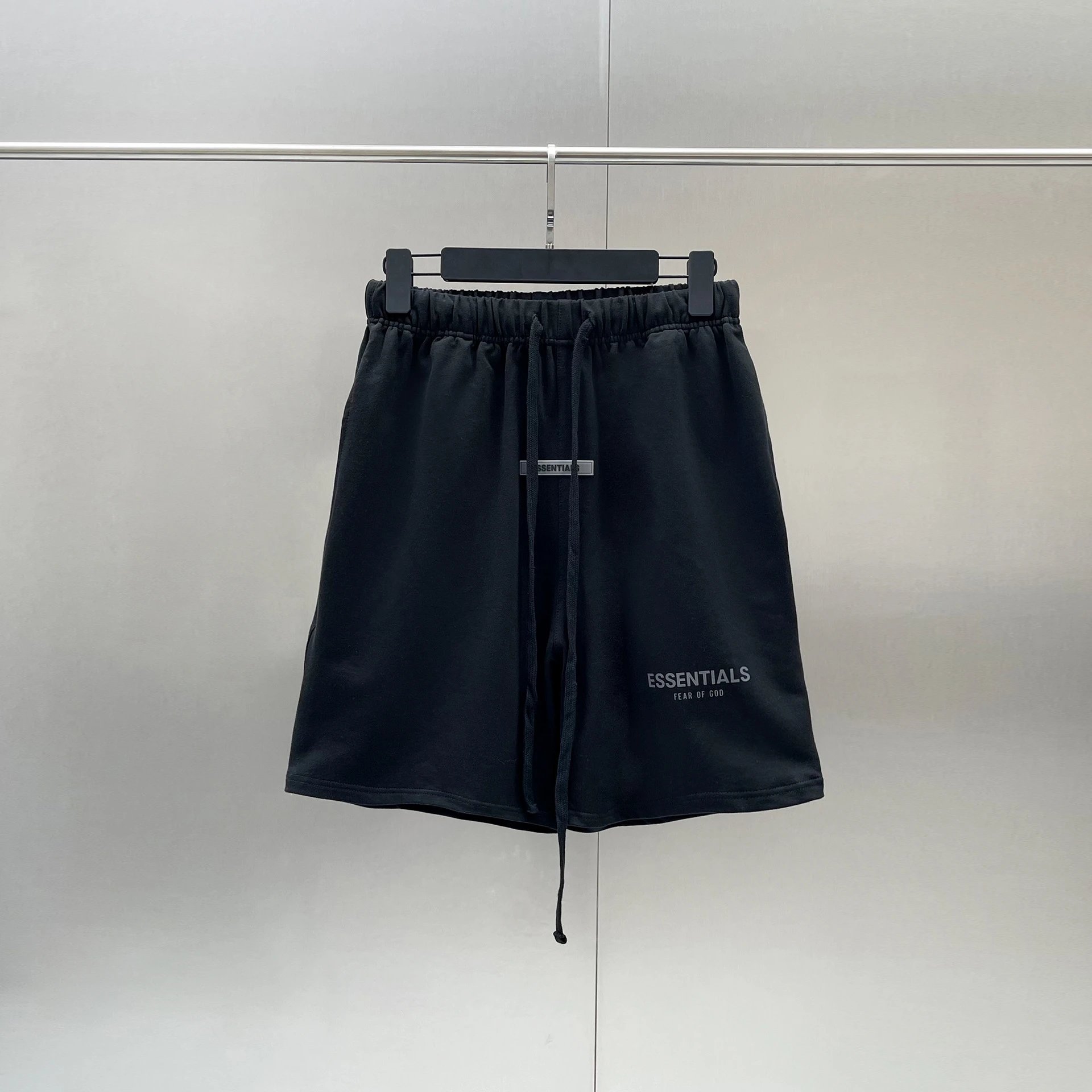 ESSENTIALS 03