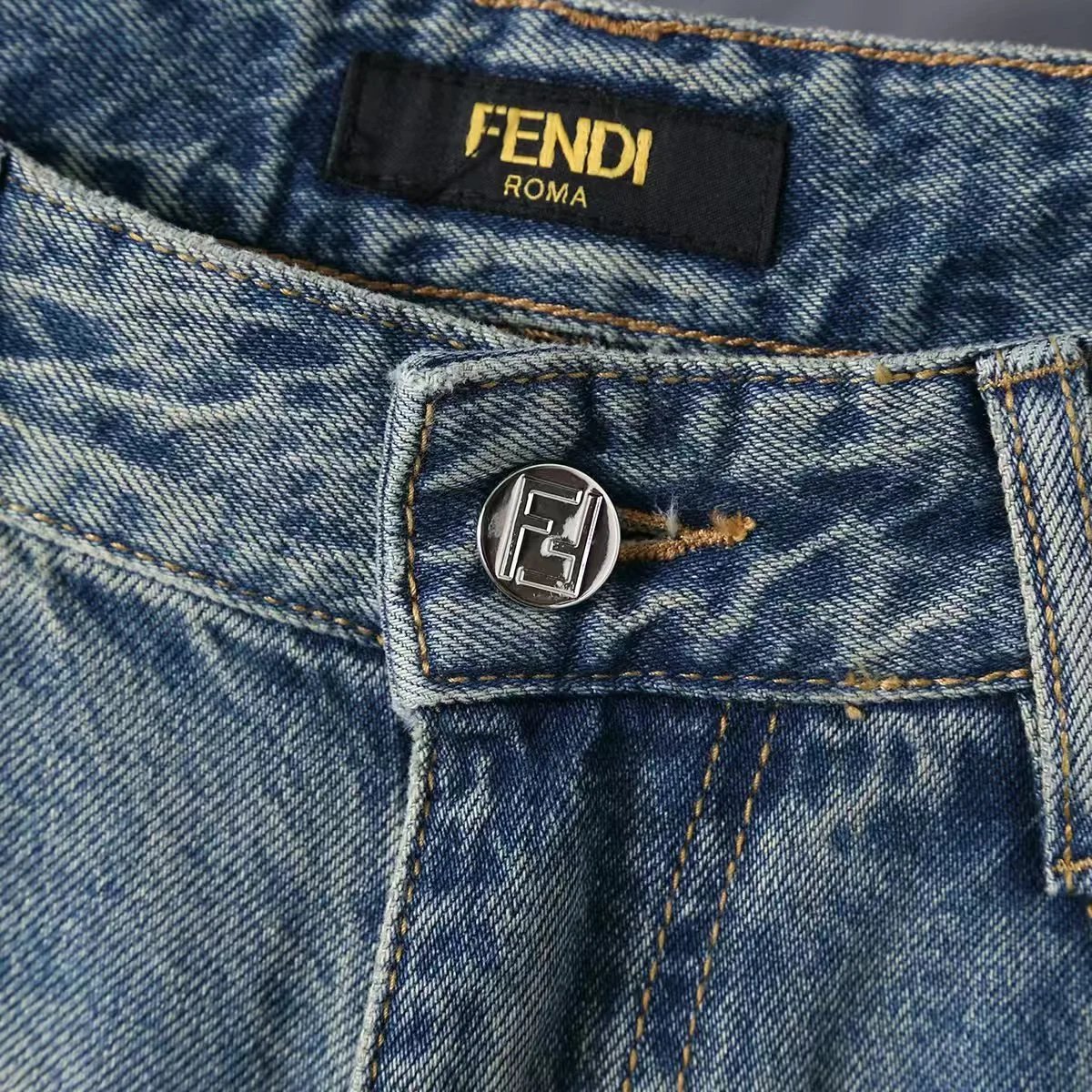 Moncler Multiple jeans models image 10