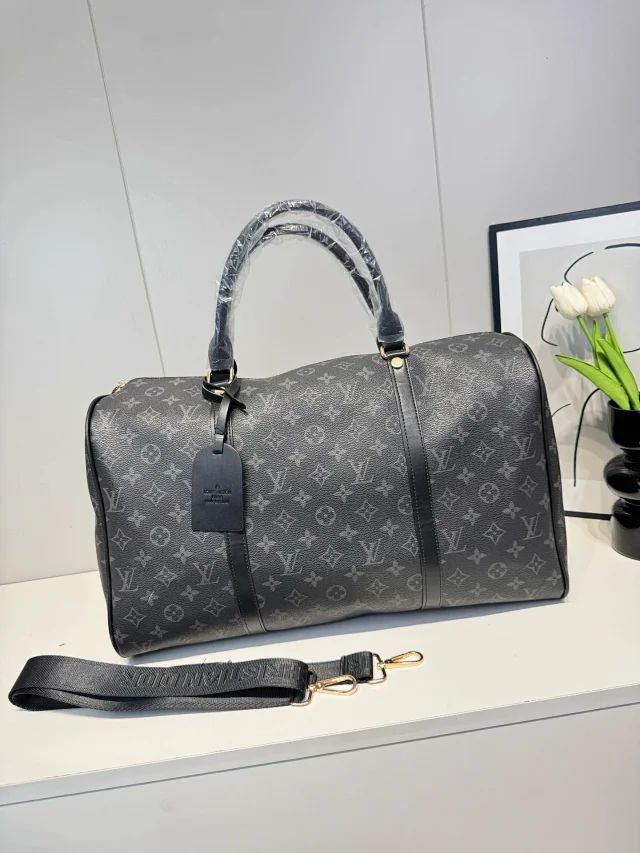 Louis Vuitton Travel Bags Monogram Duffel Bag product detail image 31