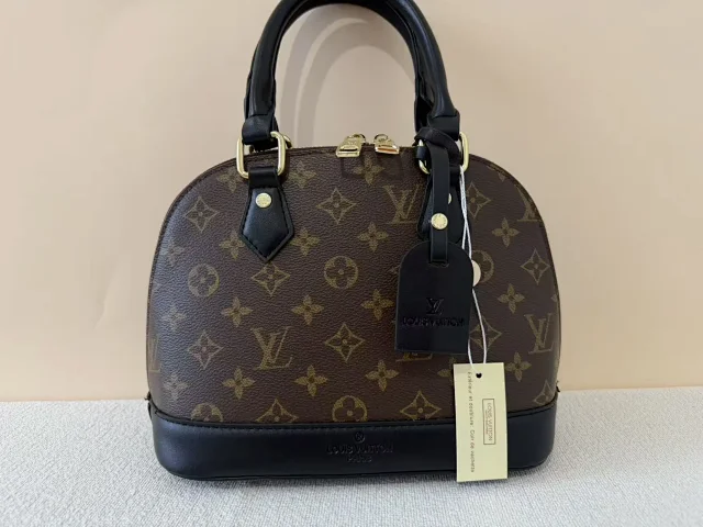 Louis Vuitton Travel Bags Monogram Duffel Bag product detail image 40