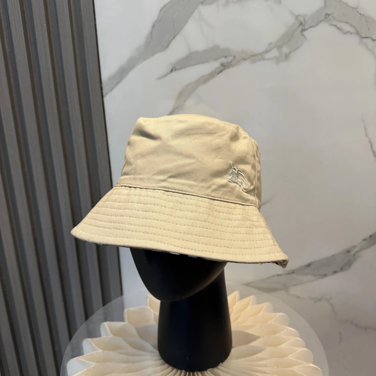 Burberry Hats Baseball caps and bucket — GZMZ-39