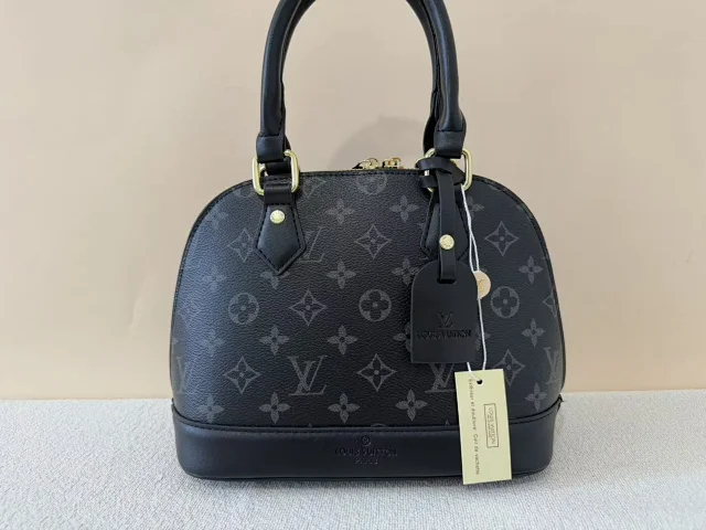 Louis Vuitton Travel Bags Monogram Duffel Bag product detail image 42